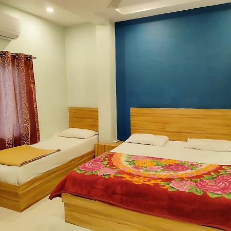 Hotel Shree chandram - 10min walking distance to shreenathji temple Nāthdwāra Buitenkant foto