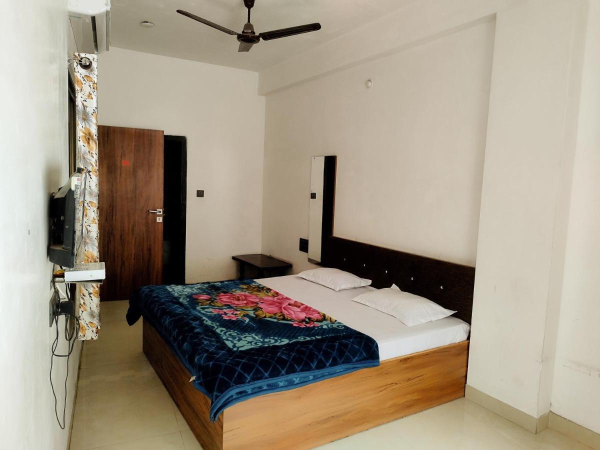 Hotel Shree chandram - 10min walking distance to shreenathji temple Nāthdwāra Buitenkant foto
