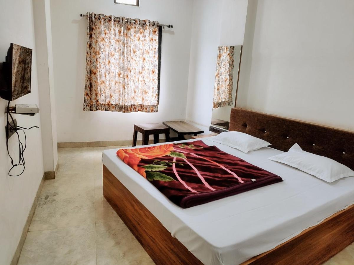 Hotel Shree chandram - 10min walking distance to shreenathji temple Nāthdwāra Buitenkant foto
