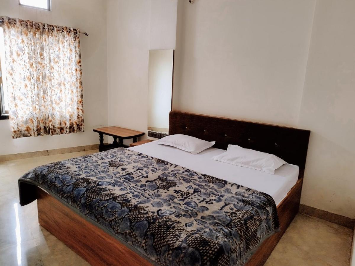 Hotel Shree chandram - 10min walking distance to shreenathji temple Nāthdwāra Buitenkant foto