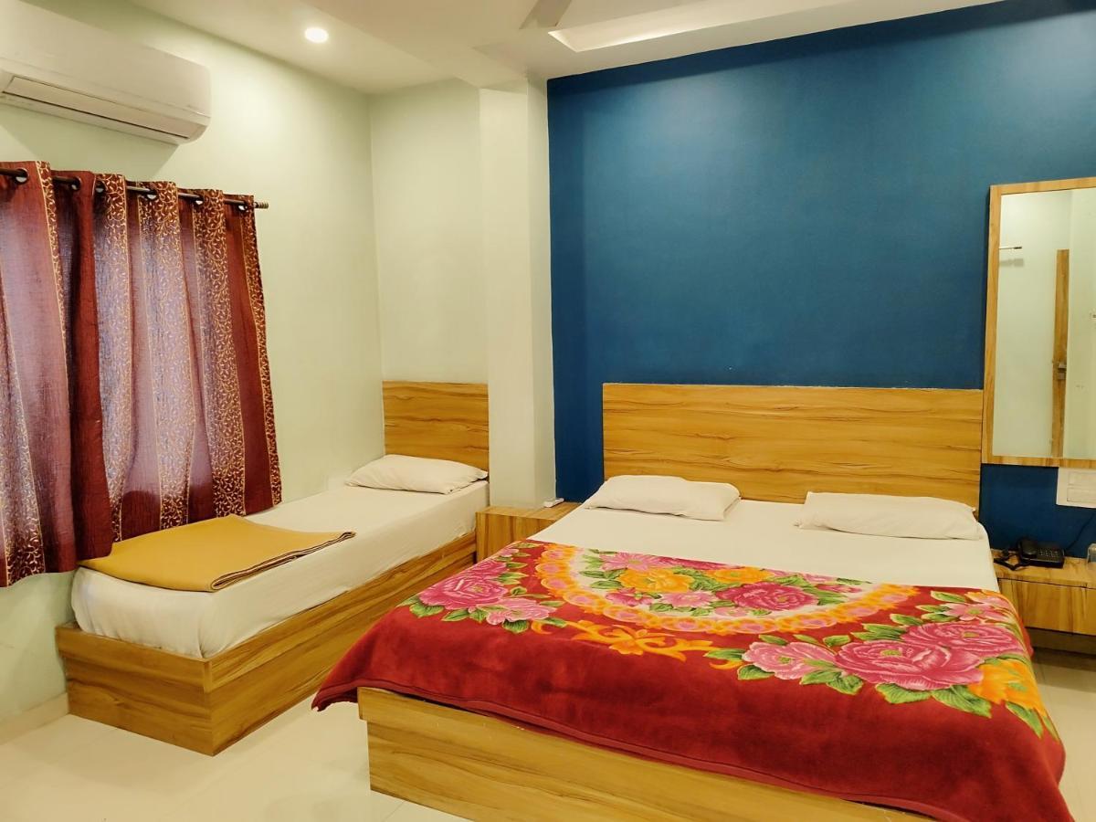 Hotel Shree chandram - 10min walking distance to shreenathji temple Nāthdwāra Buitenkant foto
