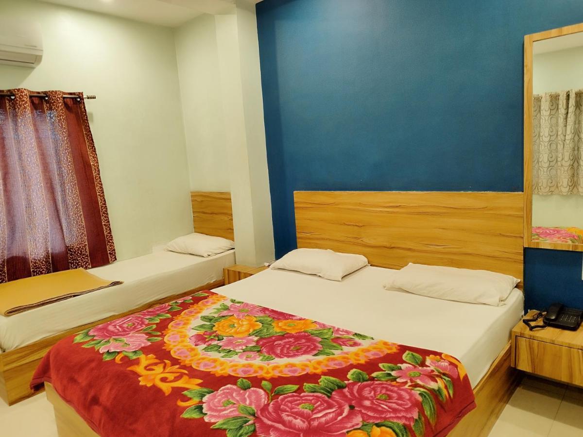Hotel Shree chandram - 10min walking distance to shreenathji temple Nāthdwāra Buitenkant foto