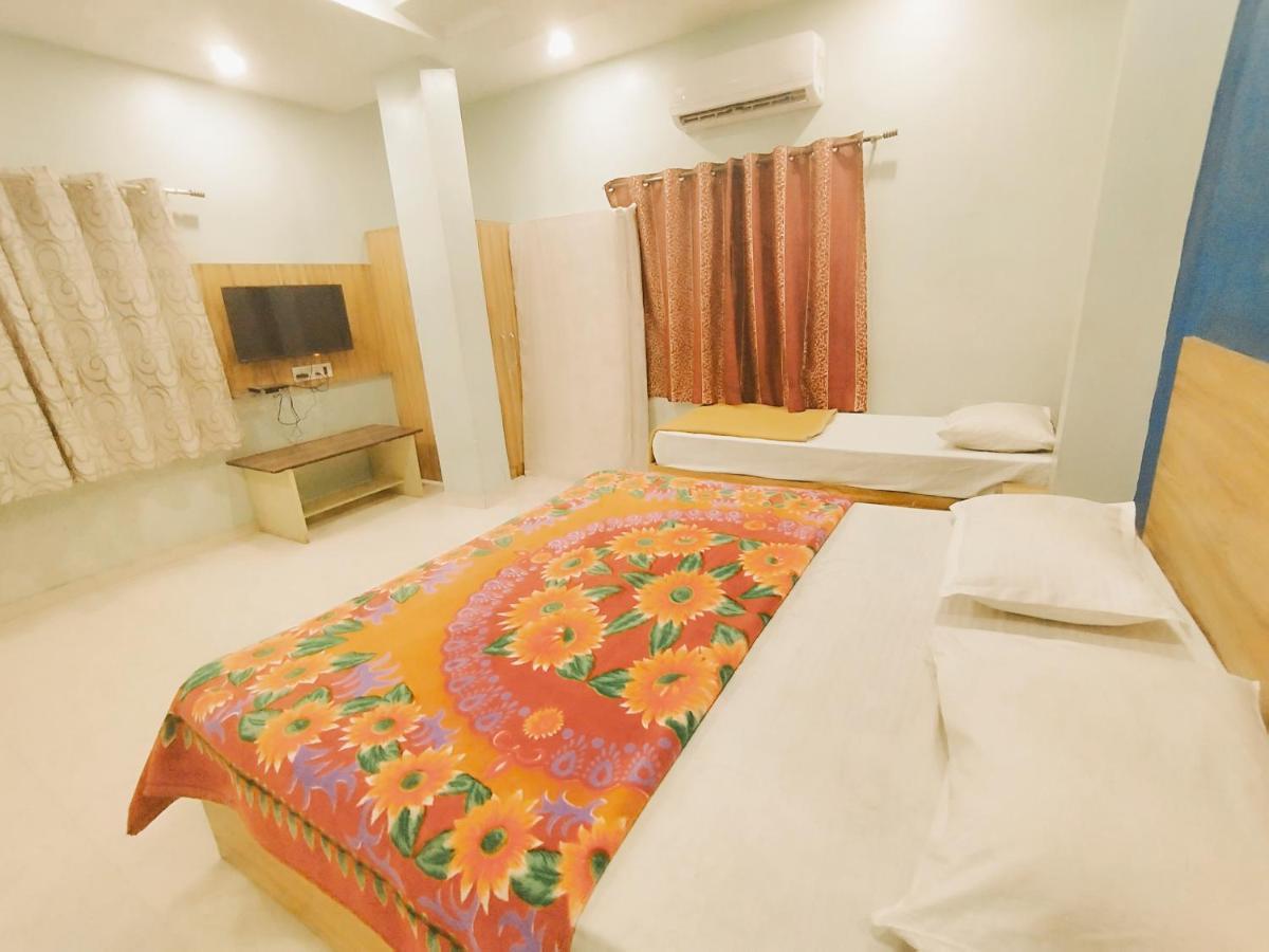 Hotel Shree chandram - 10min walking distance to shreenathji temple Nāthdwāra Buitenkant foto