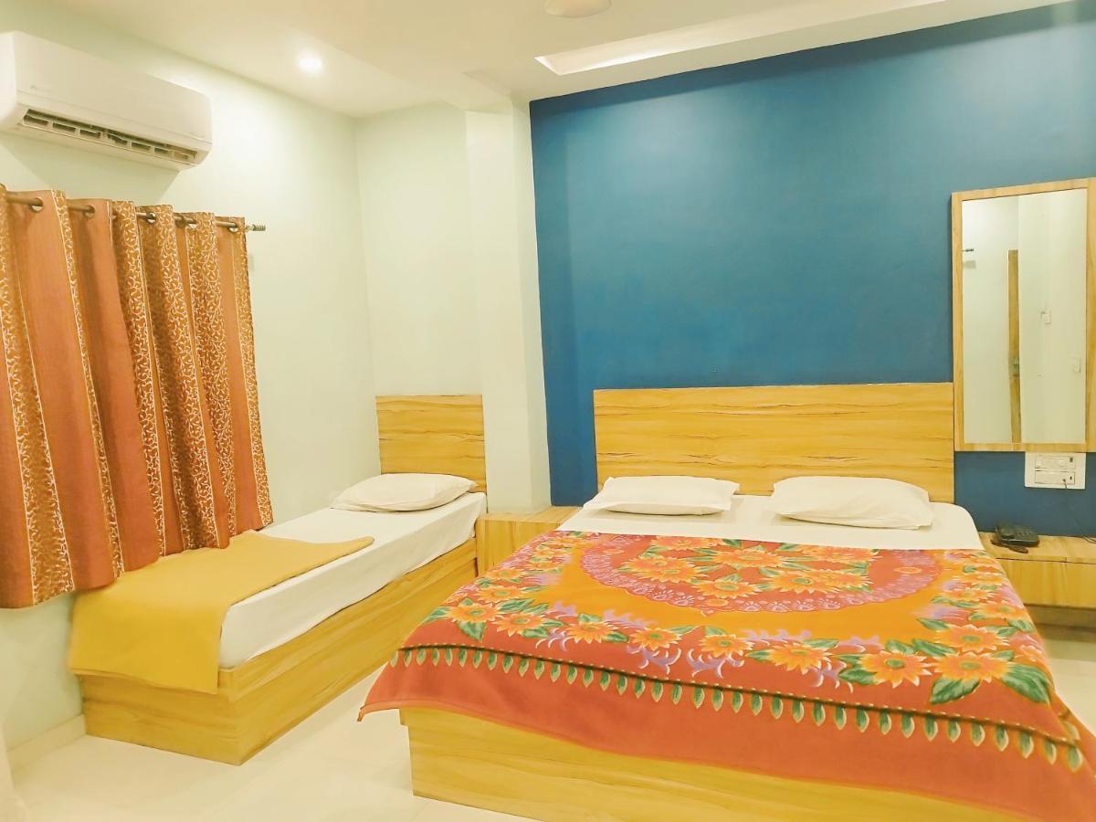 Hotel Shree chandram - 10min walking distance to shreenathji temple Nāthdwāra Buitenkant foto