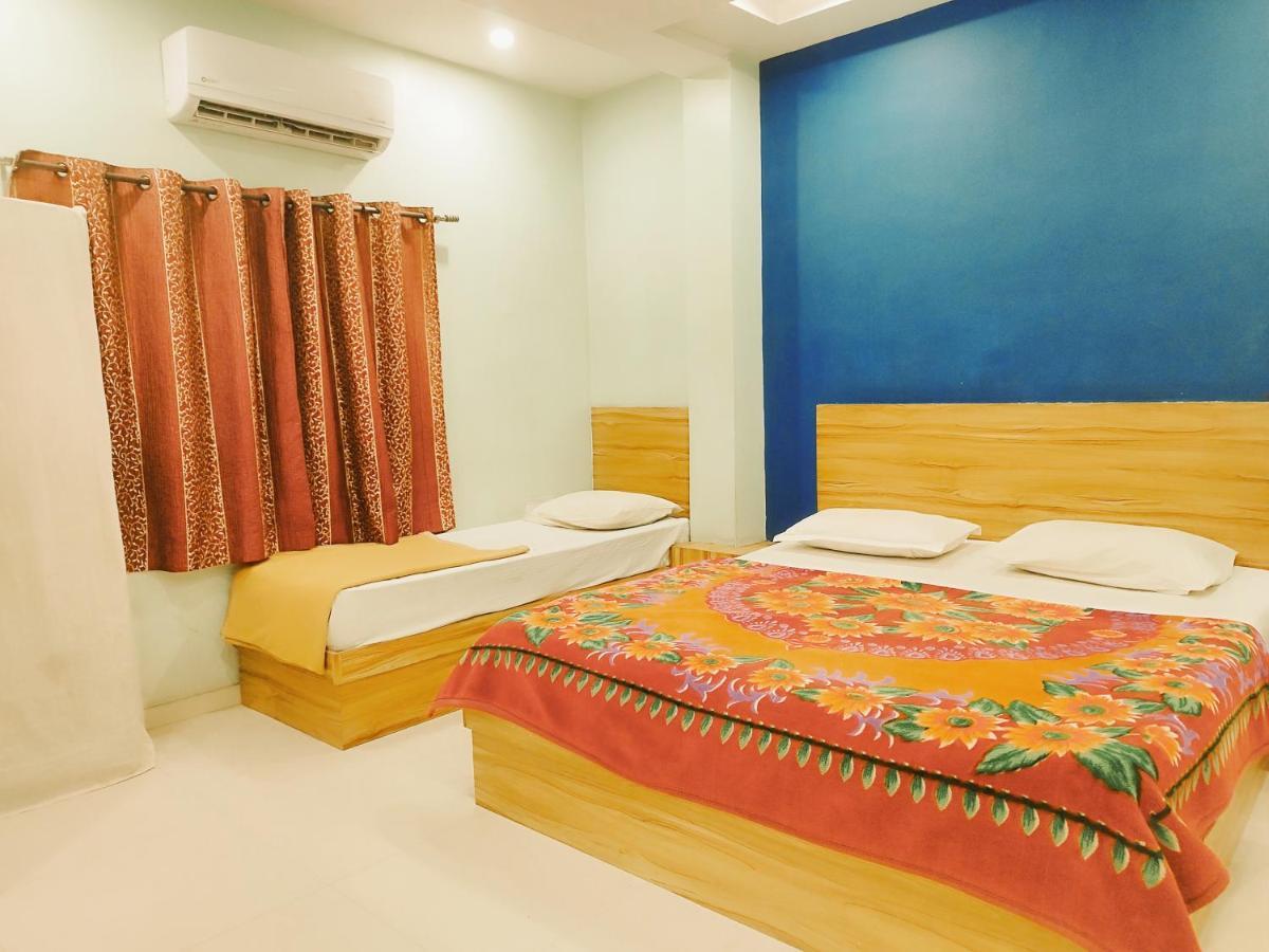 Hotel Shree chandram - 10min walking distance to shreenathji temple Nāthdwāra Buitenkant foto