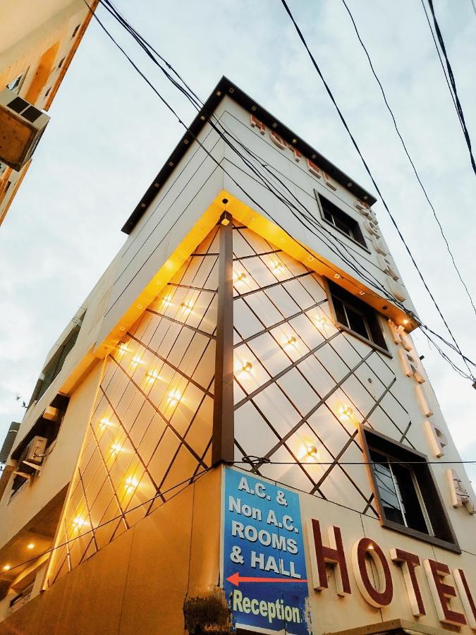 Hotel Shree chandram - 10min walking distance to shreenathji temple Nāthdwāra Buitenkant foto