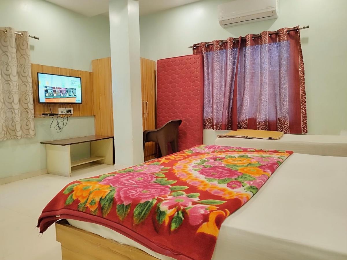 Hotel Shree chandram - 10min walking distance to shreenathji temple Nāthdwāra Buitenkant foto
